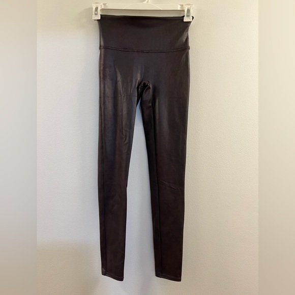 21. Spanx Ready to Wow Faux Leather Leggings High Rise Wine Medium - Picture 6 of 16